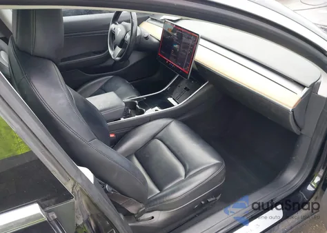 2018 Tesla Model 3 Long Range/Performance из США, поврежденный, VIN 5YJ3E1EB4JF071431